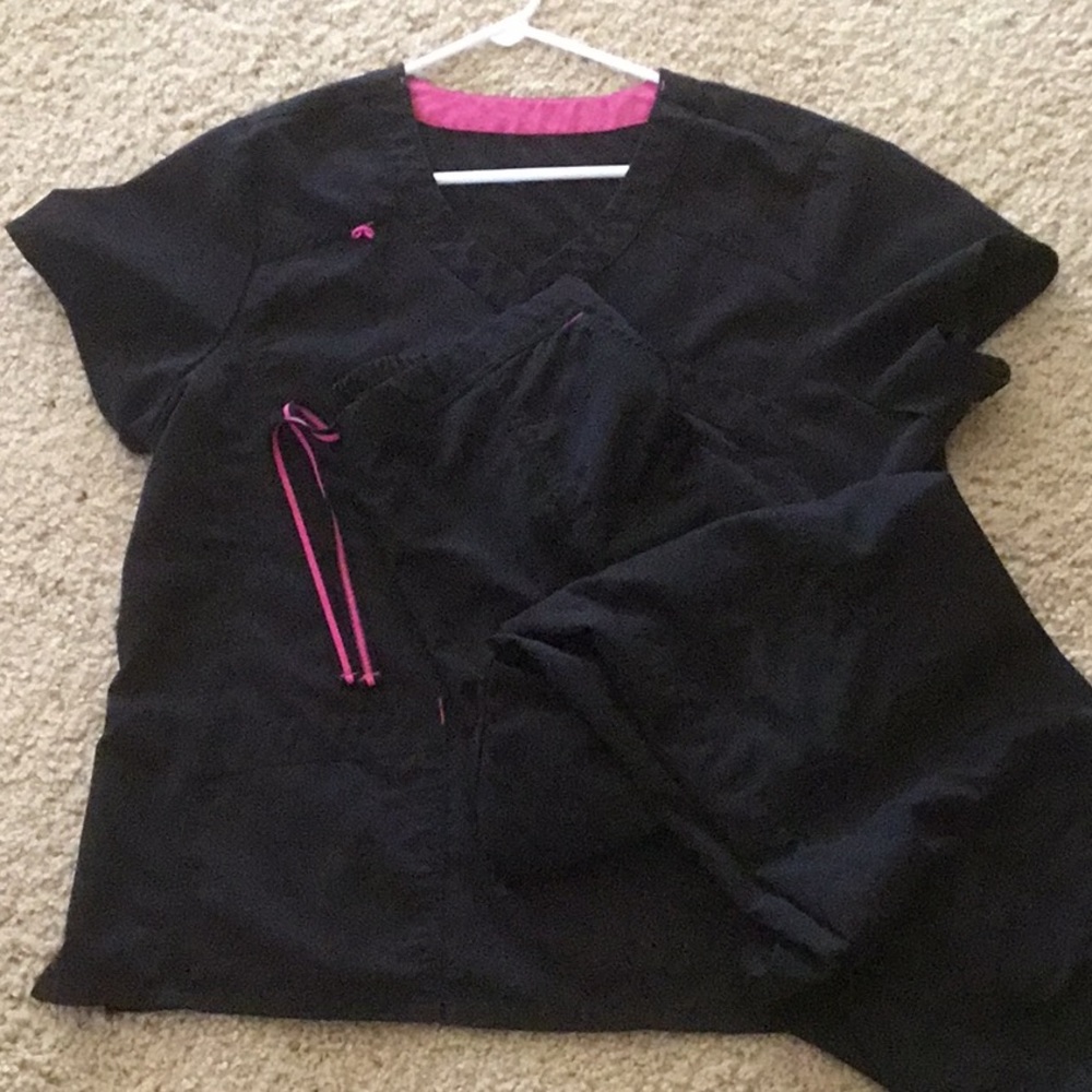 Black with hot pink accent XL scrub set